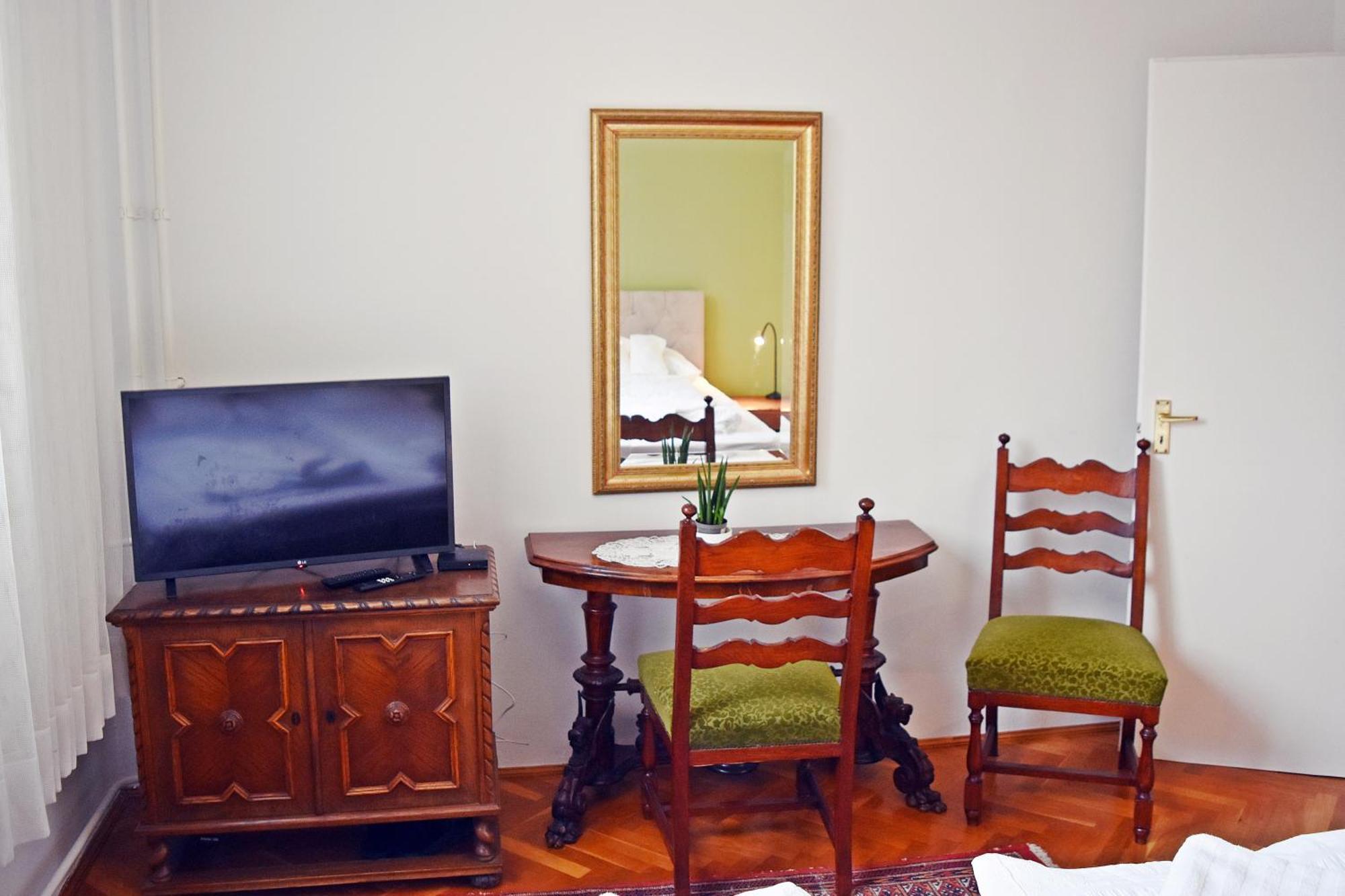 Belvarosi Classic Apartman 85 Square Meters 松博特海伊 外观 照片